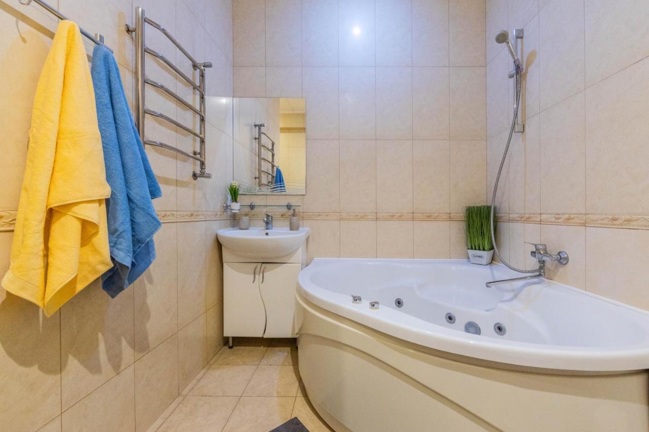 2К Квартира На Шота Руставелі, Бессарабка Kiev Exterior foto